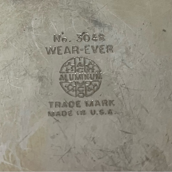 VINTAGE WEAREVER 3048
ALUMINUM COFFEE POT
Antique Kitchen Tea Cooker - Picture 12 of 13